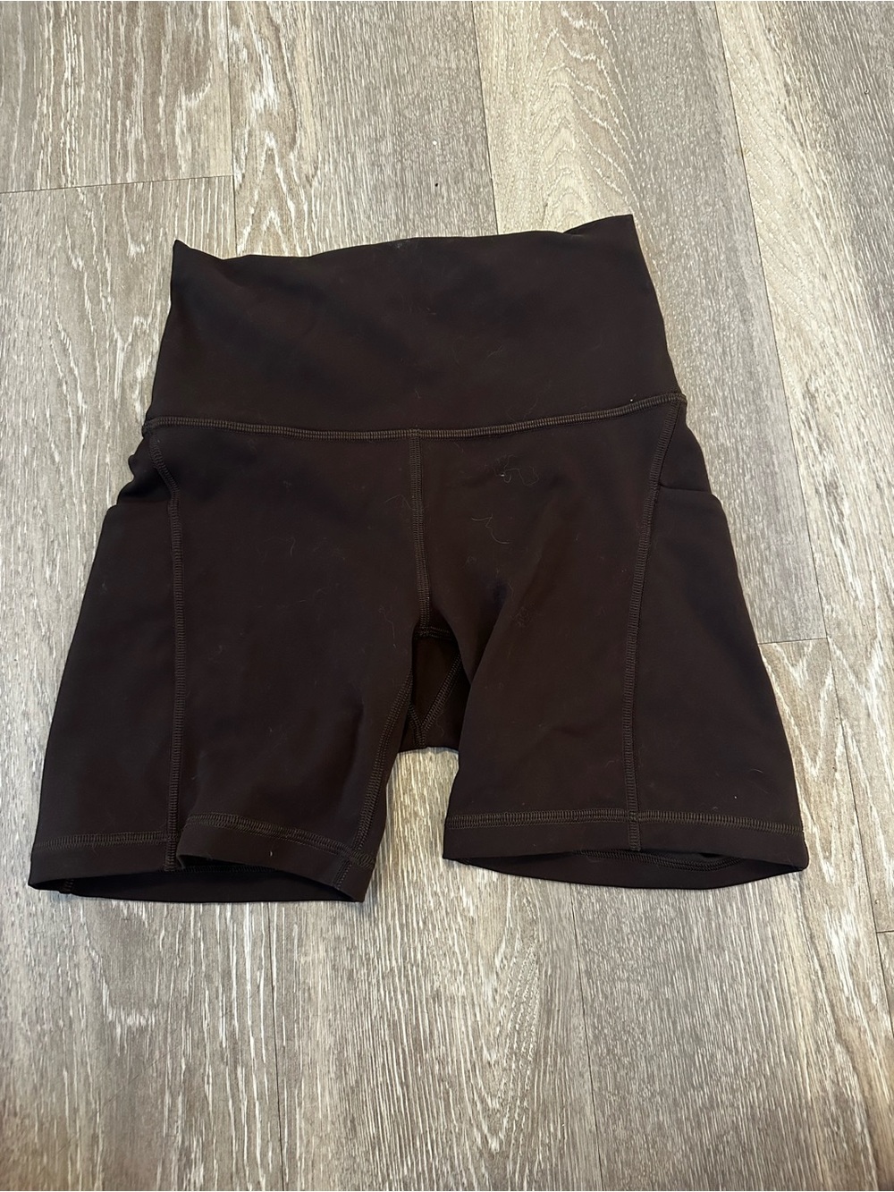 Lululemon Wunder Train Shorts - Picture 2 of 4